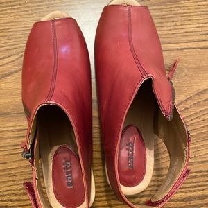 Earth sandals kristy